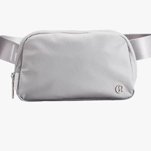 NWT Lululemon Everywhere Belt Bag Silver Drop With White Logo extension strap